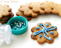 Home made Christmas gifts: Snowflake gingerbread