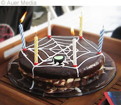 Halloween recipes - Spider´s web cake for Halloween or Spiderman party